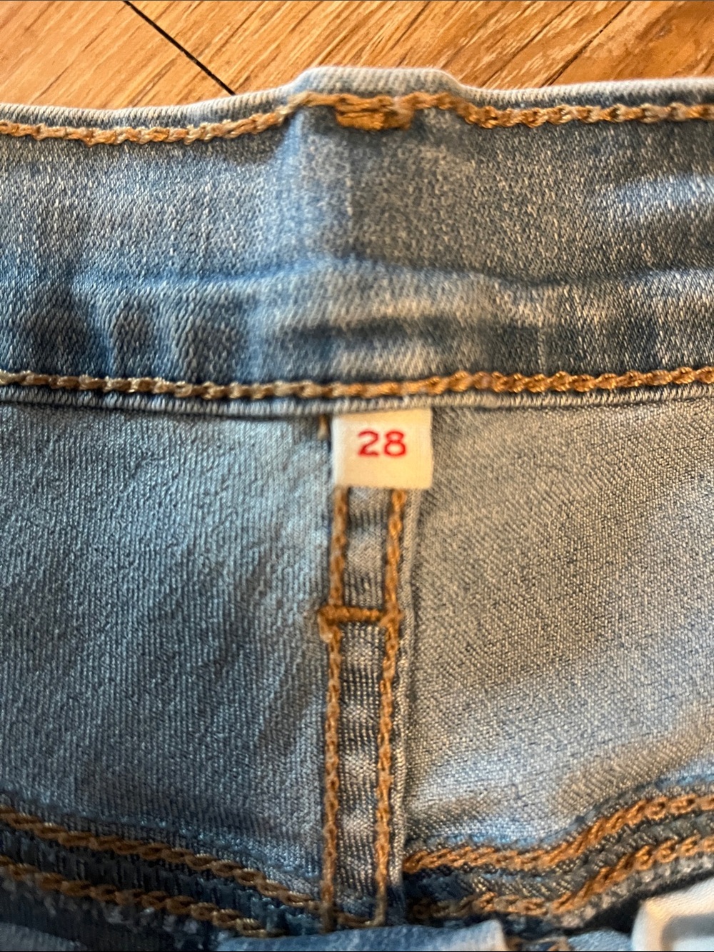 Levi’s Mid Rise Light Blue Denim Shorts - Picture 4 of 7